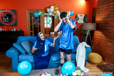 MYLF Elias Cash, Mona Azar