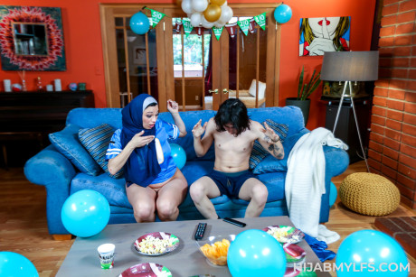 MYLF Elias Cash, Mona Azar