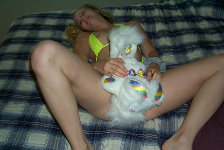 Blondy amateur teen showing off her firm titties & giant ass in a compilation