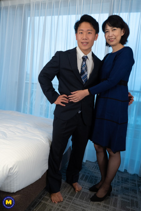 Naughty cougar asian Ayumu gets her bushy snatch dicked wearing black leggings