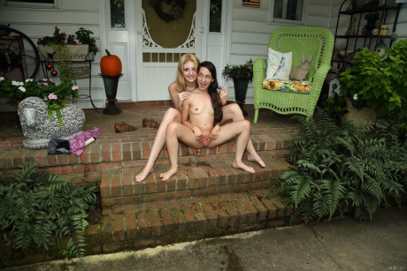 White whore GF woman Freya Von Doom has her shaved twat toyed by a girlfriend