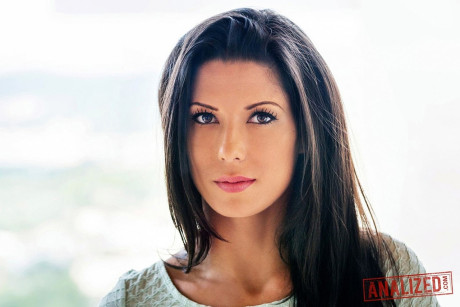 Pretty brunette MILF Alexa Tomas exposing & showing off her hot butt