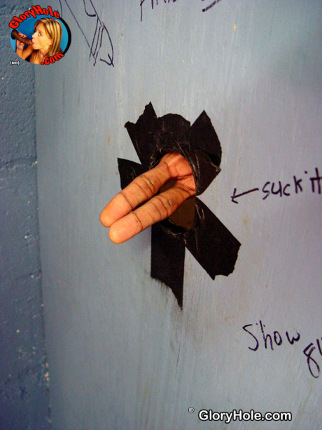 Smoking hot young Brooklyn Nights mounts a long dark dick through a gloryhole