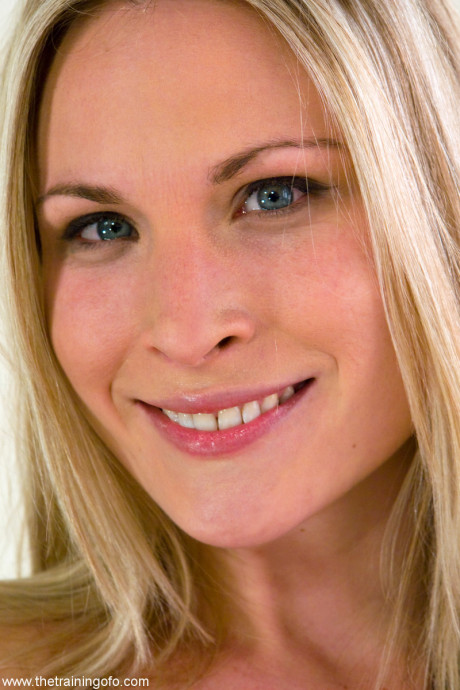 Hot babe Harmony gets her natural big boobs clamped while blindfolded and bound