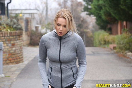 Yellow-haired Nikky Dream rides a enormous dick & lets it jizz on her boobs after a run