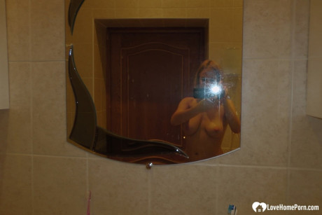 Sexy amateur babe exposing her her juicy natural boobs in a solo
