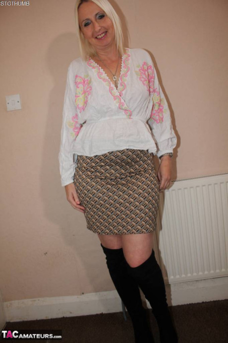 PetiteAnal PlayUnited KingdomMILFFingeringAnal SexBig