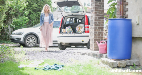 Busty babes Lenina Crowne & Karina King seduce a pretty stud & enjoy a 3way fuck