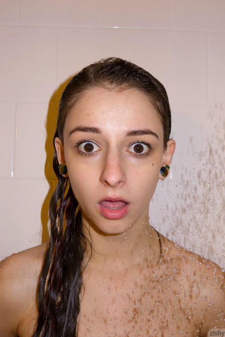 Amateur stunner Willow Hayes takes a shower after posing in sexy undies