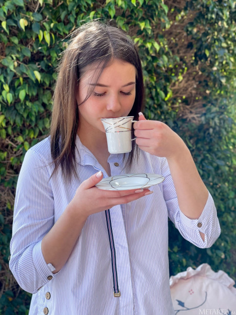 Ravishing fine Belarusian babe Matty shows off her perfect big behind & her lovely cunt