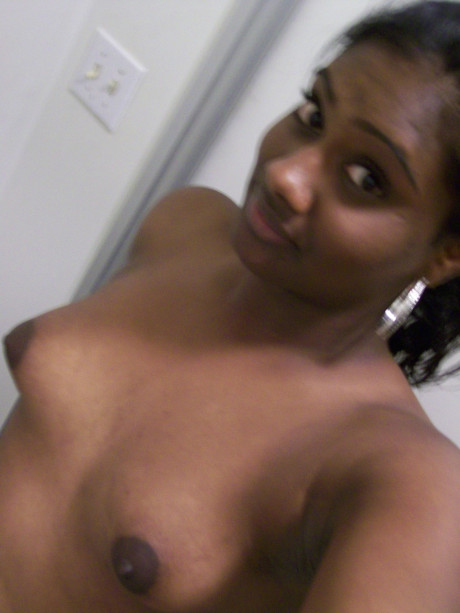 Ebony young Paris takes selfies while showing her enormous booty & puffy nipples
