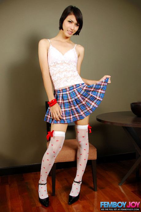 Soad lets you see her flawless schlong that's hiding under her skirt