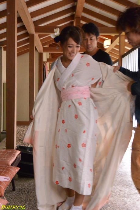 Thin oriental goddess Aoi Mizuno enjoying a fantastic outdoor threesome