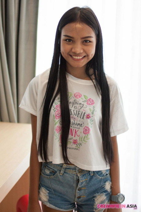 Gorgeous Japanese babe Naam	strips nude and flaunts her great big behind