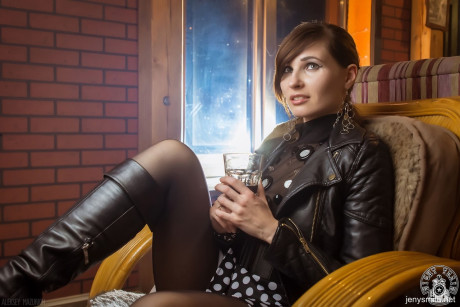 Sexpot in boots Jeny Smith gives an arousing upskirt in pantyhose in public