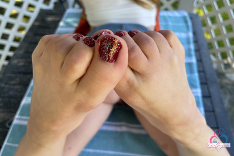 Thin mataeur babe Aften Opal displays her gigantic booty and twat up close