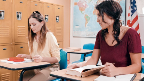 Hoes Way Aften Opal, Indica Monroe