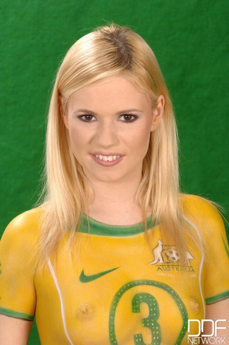 Breathtaking soccer bitch girlfriend chick flaunting her lovely painted body, massive booty & vagina