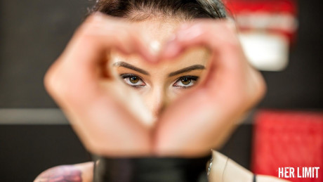 Tattooed nymphomaniac Anna de Ville gets analized and choked by a ebony bull