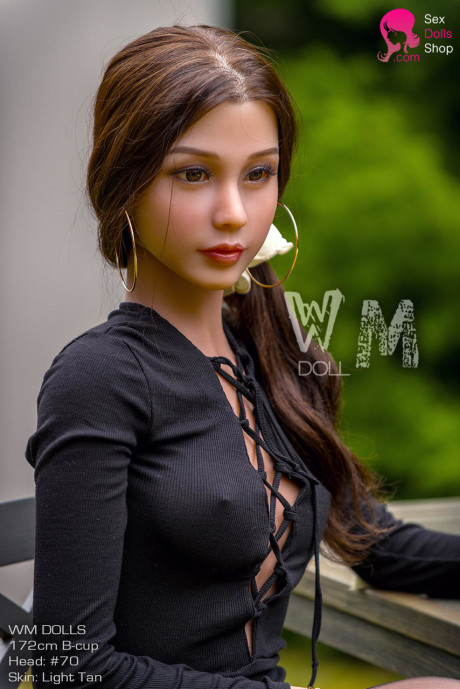 Brunette sex doll reveals her hot titties and amazing butt in stockings outdoors