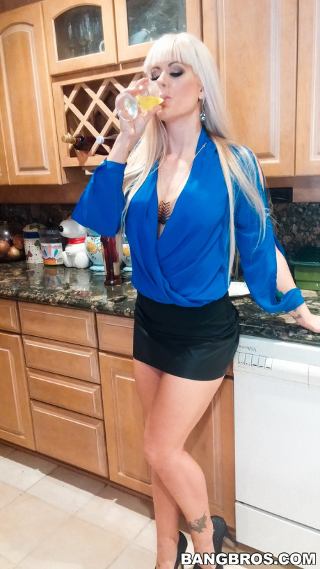Blonde MILF with fake titties Kacy Lane and her stepdaughter share a dick