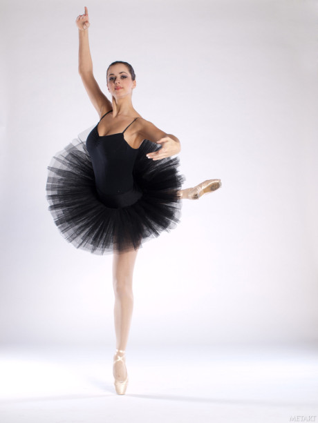 Fine teen ballerina Bianca C gets nude & shows her huge boobs and bald vagina