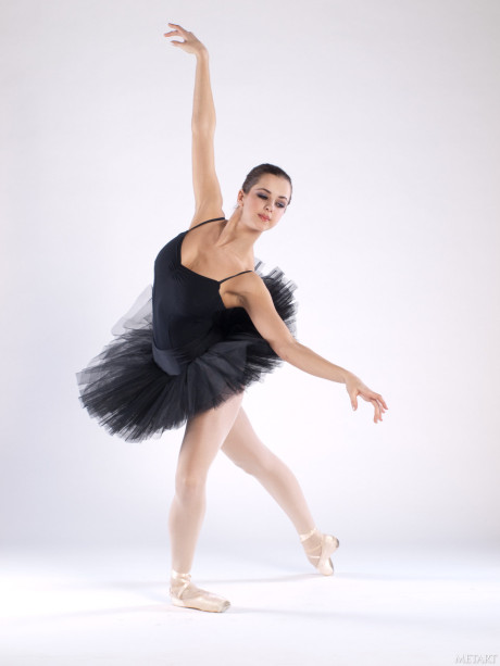 Fine teen ballerina Bianca C gets nude & shows her huge boobs and bald vagina