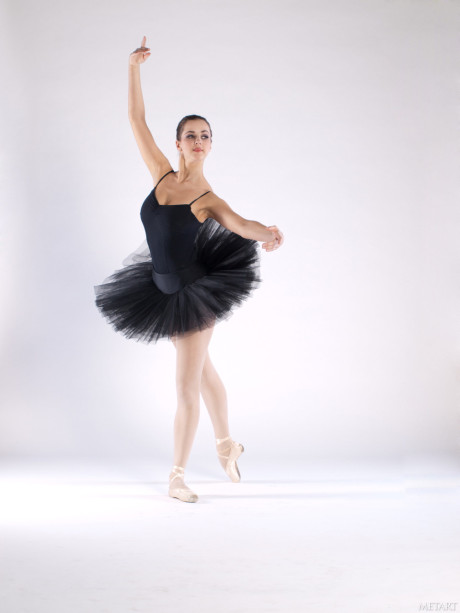 Fine teen ballerina Bianca C gets nude & shows her huge boobs and bald vagina