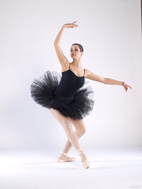 Fine teen ballerina Bianca C gets nude & shows her huge boobs and bald vagina