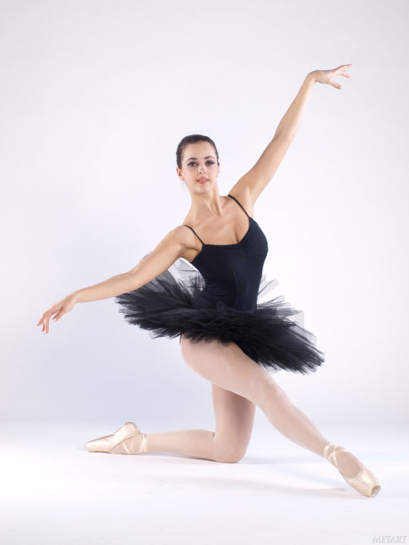Fine teen ballerina Bianca C gets nude & shows her huge boobs and bald vagina