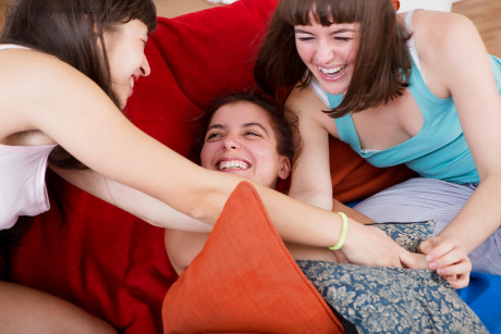 Lesbian skanks Billie T, Flora and Lulu share threeway tongue kiss