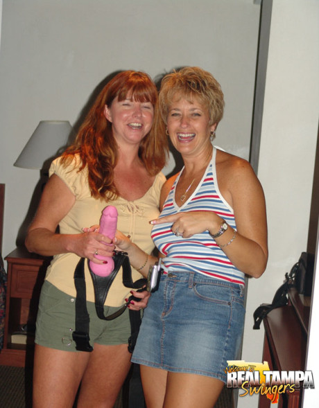 USA swinger Tracy suck and her girlfriend arrange an evening of drink and sex