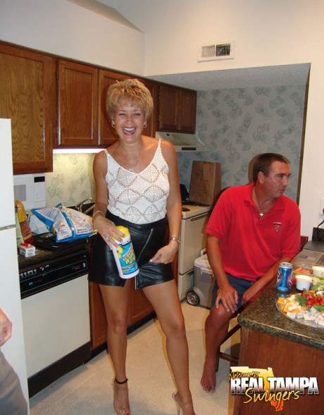 USA swinger Tracy suck and her girlfriend arrange an evening of drink and sex