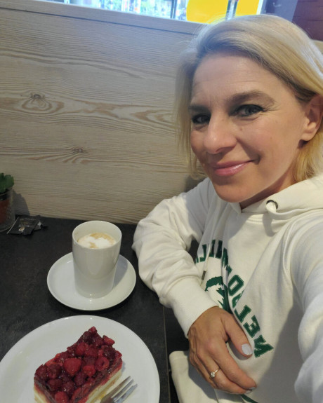 Older mom posing provocatively in her personal no-makeup compilation