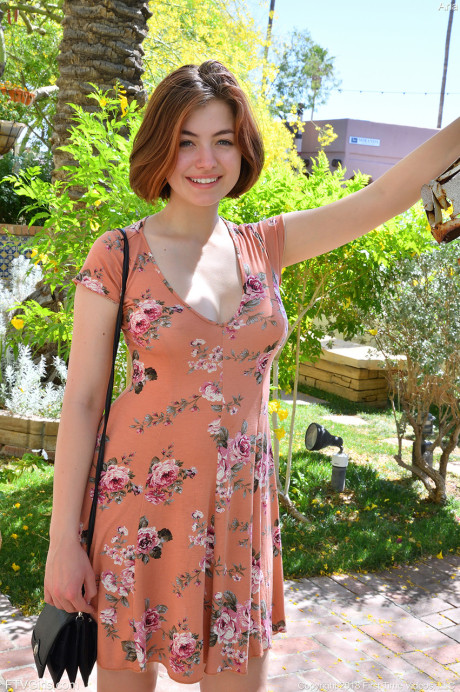 Stunning hottie amateur Aria upskirting & flashing her lovely nipples in public
