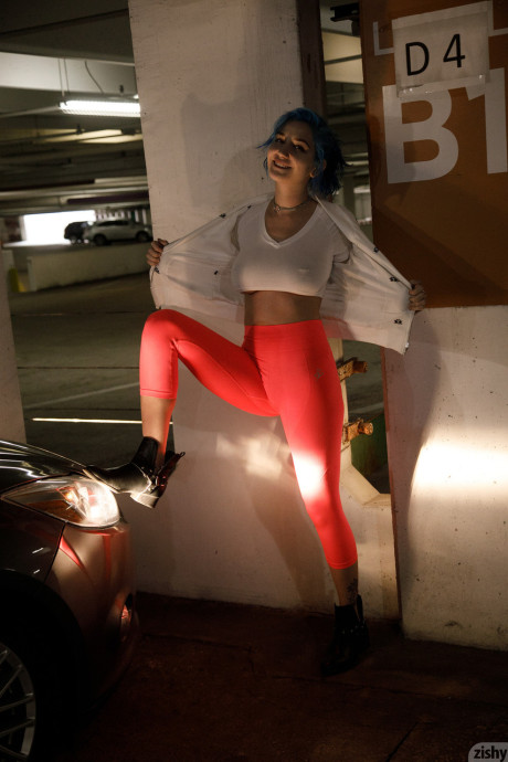 Cute babe Skye Blue shows her beautiful big boobs while shopping