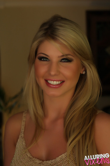 Gorgeous blonde girl broad Brianne is well know for her ravishing pretty face