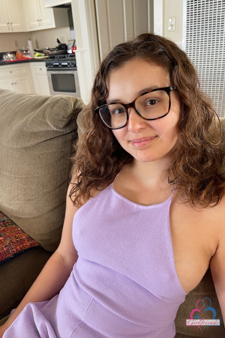 American nerd Leana Lovings shows her hot feet, large behind and attractive snatch