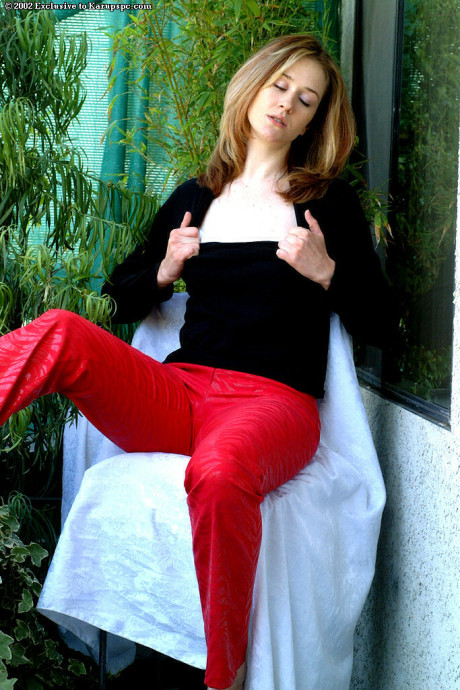 First-class babe Ashley showing hard nipples and spreading monstrous ass