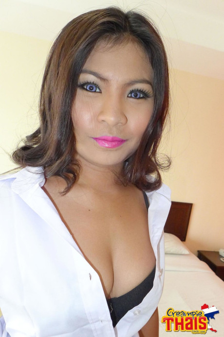Fine Thai babe Nattaporn teases with her round booty as she strips