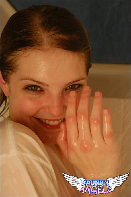 Cute Chloe XXX porn pics