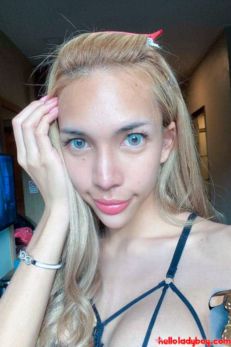 Blue-eyed oriental t-girl shows off her alluring figure and poses provocatively