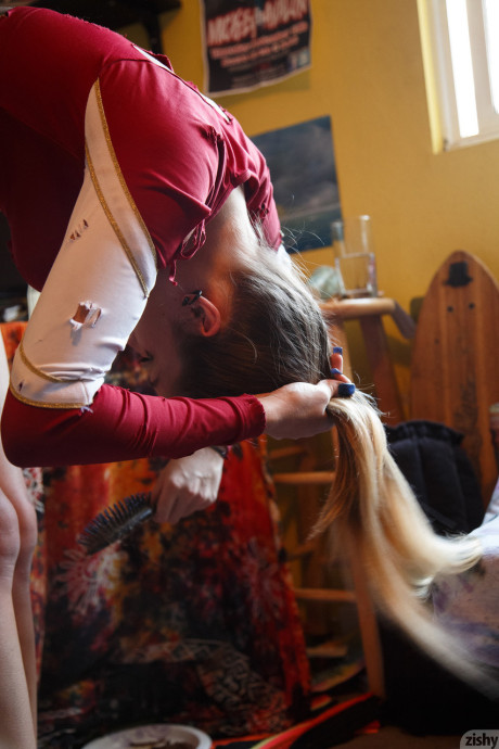 Young with nice naturals Comet Nox cheer-leading topless in the backyard