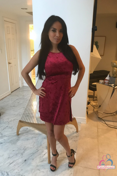 Amateur gf Anissa Kate reveals her juicy bosom & tasty vagina in a solo