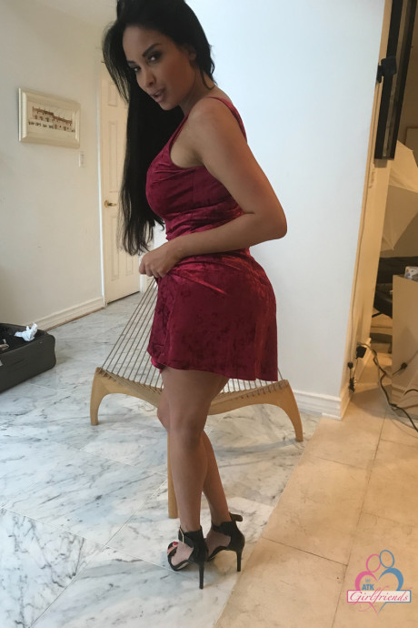 Amateur gf Anissa Kate reveals her juicy bosom & tasty vagina in a solo