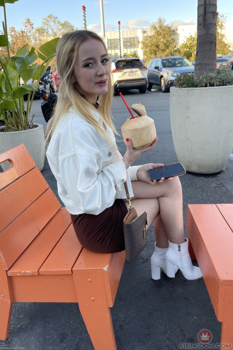 Skinny young Maria Kazi	exposing her lovely feet and holes up close