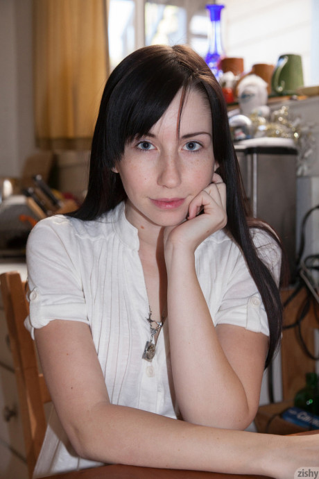 Amateur sweetie Paris Moffer loses her shirt and teases topless at home