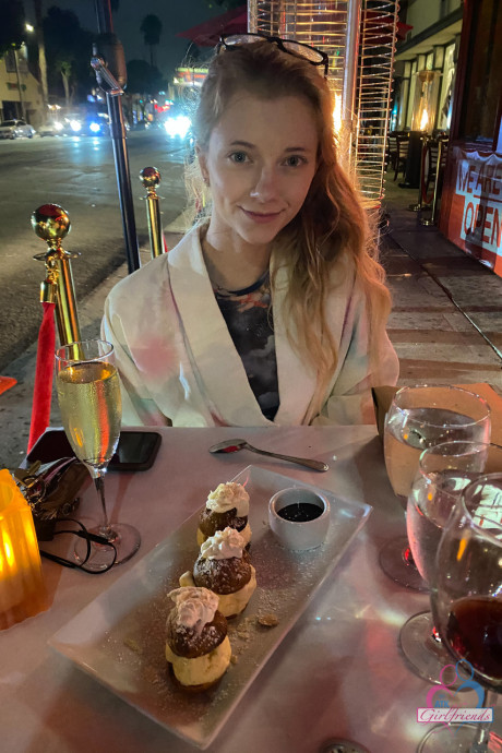 Amateur girlfriend Riley Star shows her puffy snatch and amazing booty