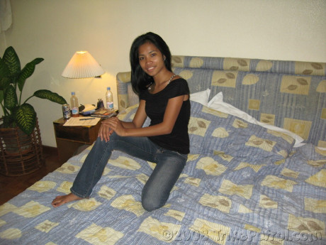 Petite Filipino girl girl girl Lyza teasing undressed on her bed before having sex