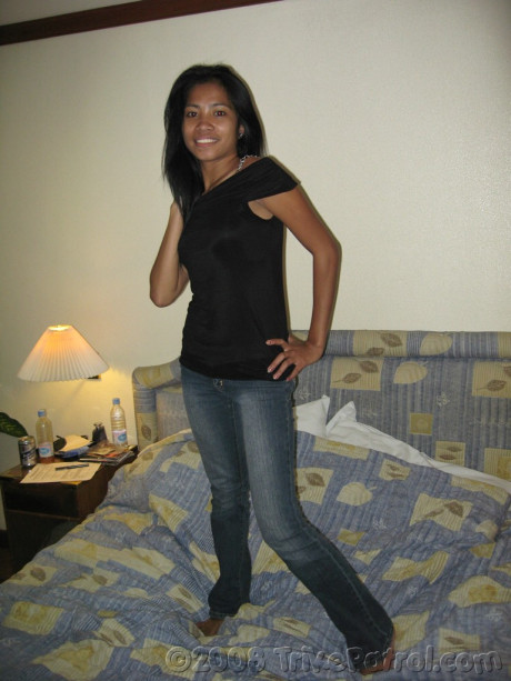 Petite Filipino girl girl girl Lyza teasing undressed on her bed before having sex